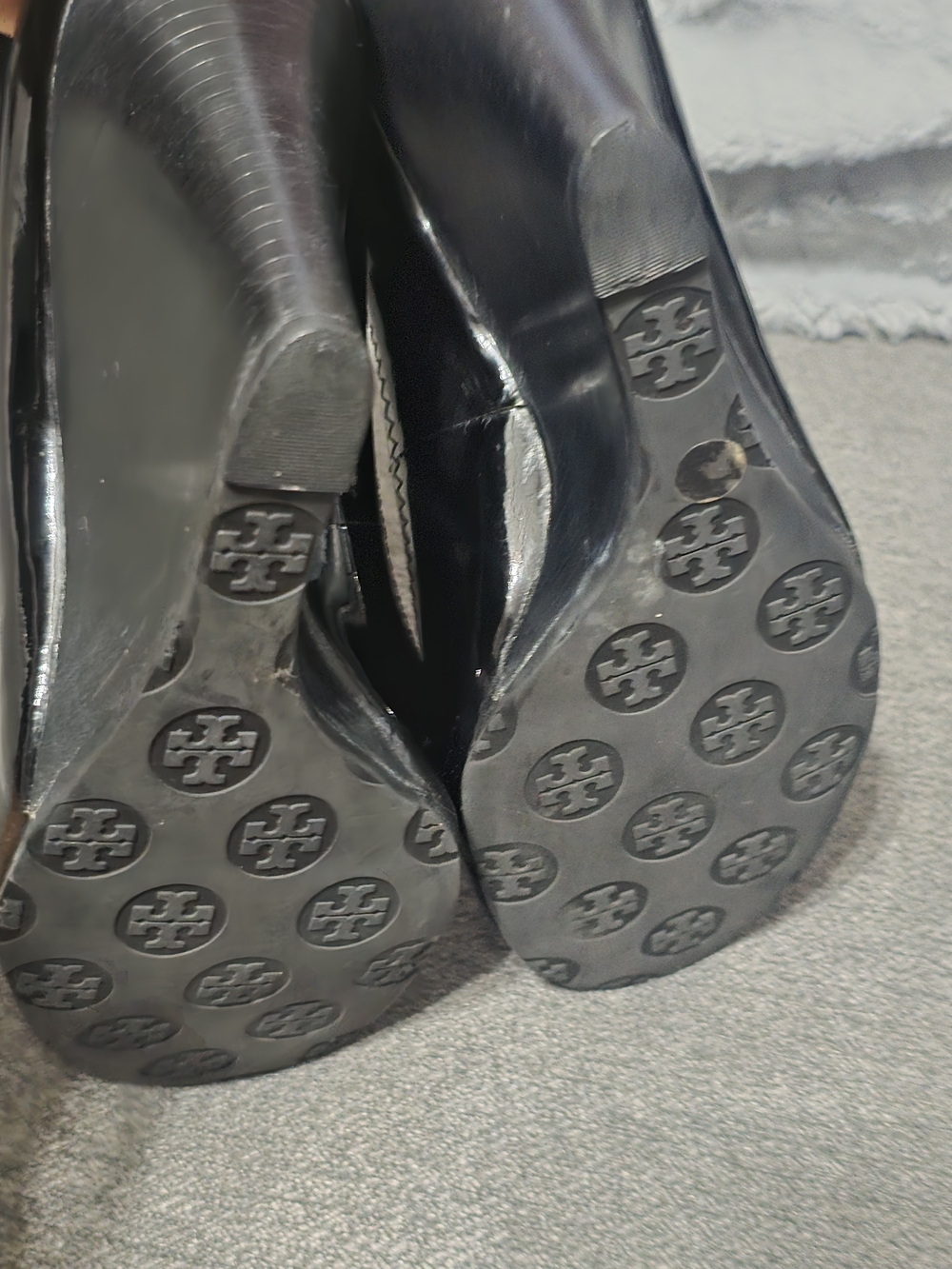 Tory Burch Black Patent Leather Logo Pumps - Picture 6 of 6